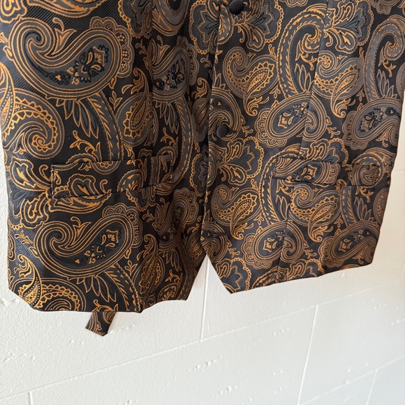 Vintage Black and Gold Paisley Vest - Picture 5 of 7